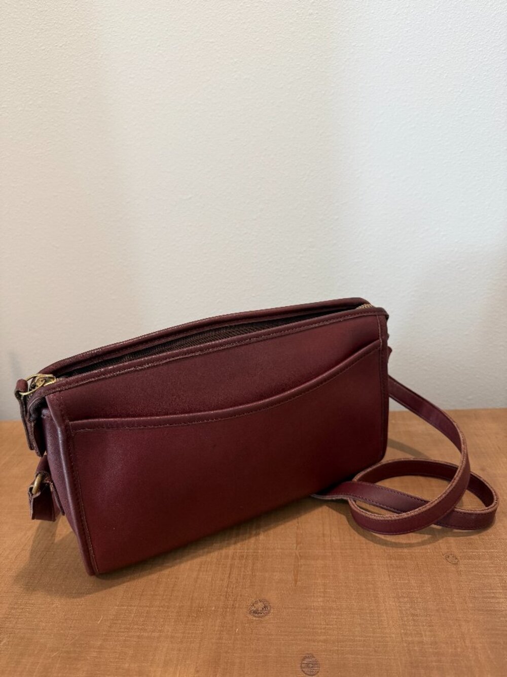 Vintage Coach Taylor Zip 9944 Leather Crossbody Shoulder Bag in Bordeaux